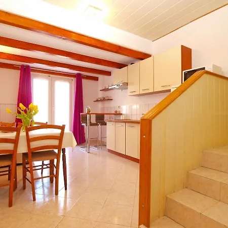 Doris 1558 Apartman Pula