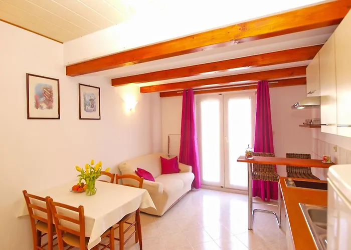 Διαμέρισμα Doris 1558 *