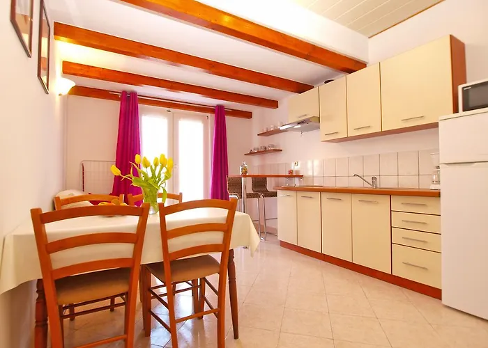 Doris 1558 Πούλα