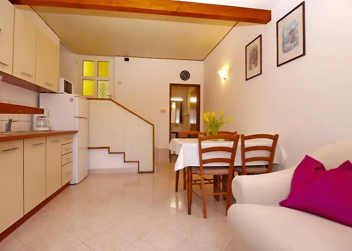 Doris 1558 아파트 풀라